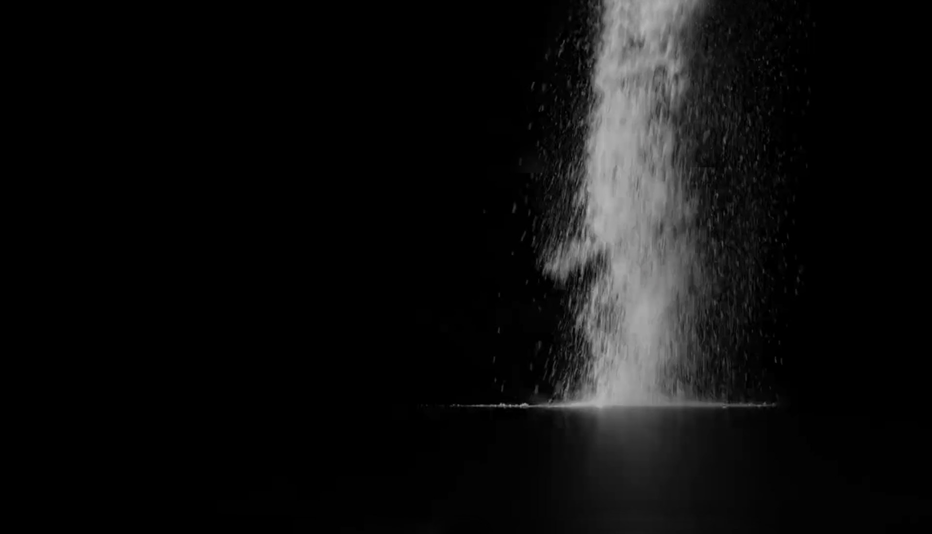 Harina cayendo en el obrador de El Horno de Esther